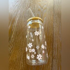 Glass Daisy Tumbler with Straw - Yellow Lid